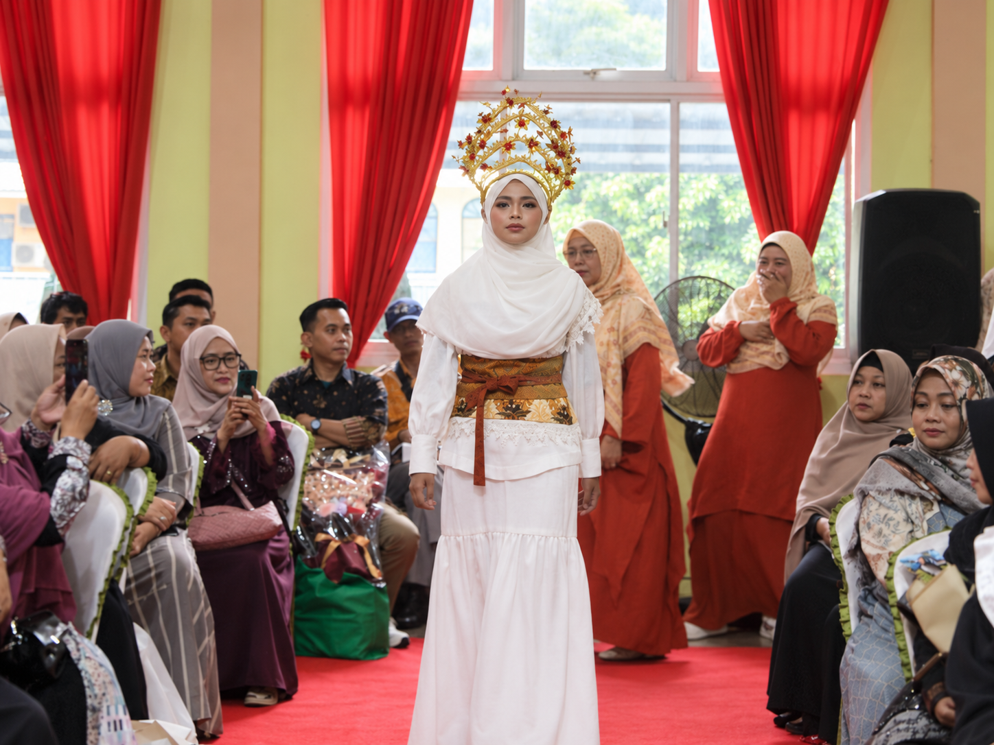 Mengolah inspirasi busana Nusantara