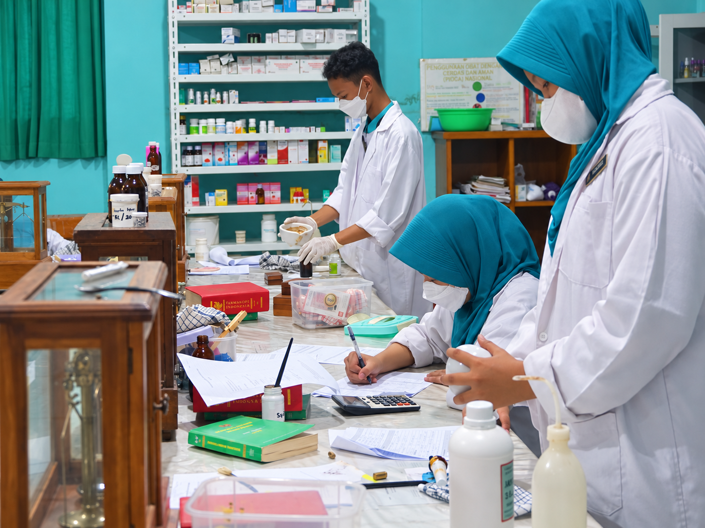 Menyiapkan kegiatan praktik kefarmasian