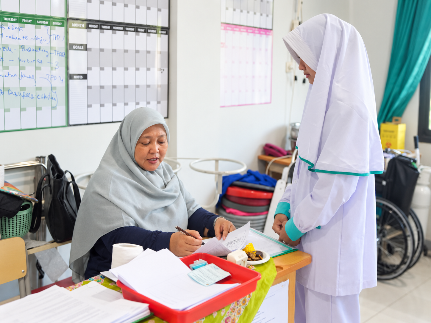Melatih komunikasi dan pencatatan layanan pasien
